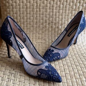 Karl Lagerfeld women’s mesh lace 3.25 inch high heels blue plaid 7.5 medium